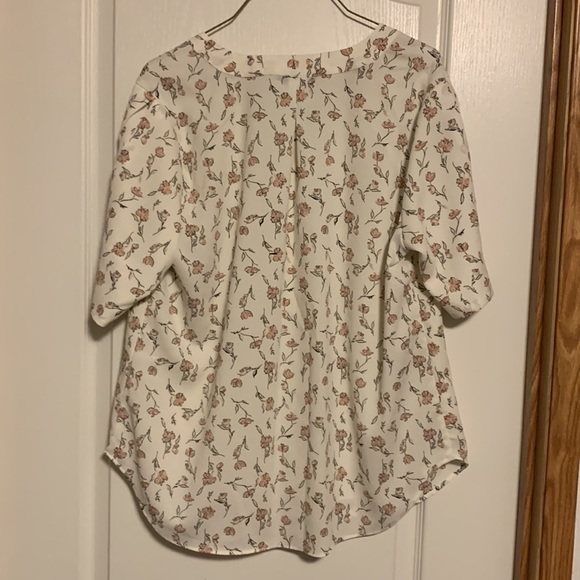 Off white blouse with soft pink flowers - Picture 2 of 4